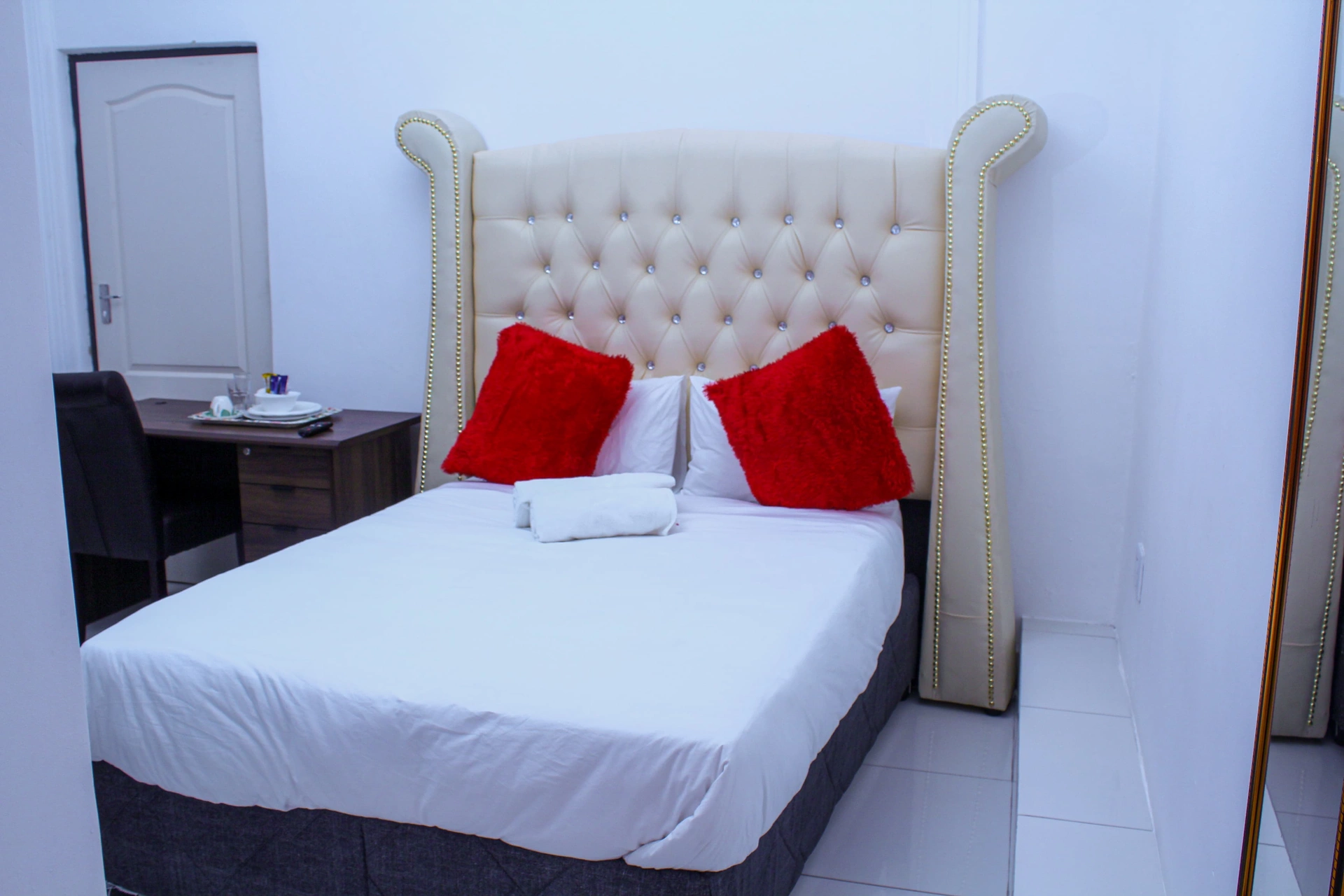 People will forget what you said, forget what you did, but people will never forget how you made them feel.